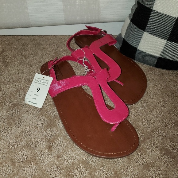 Lot of New Sandals - Picture 2 of 6
